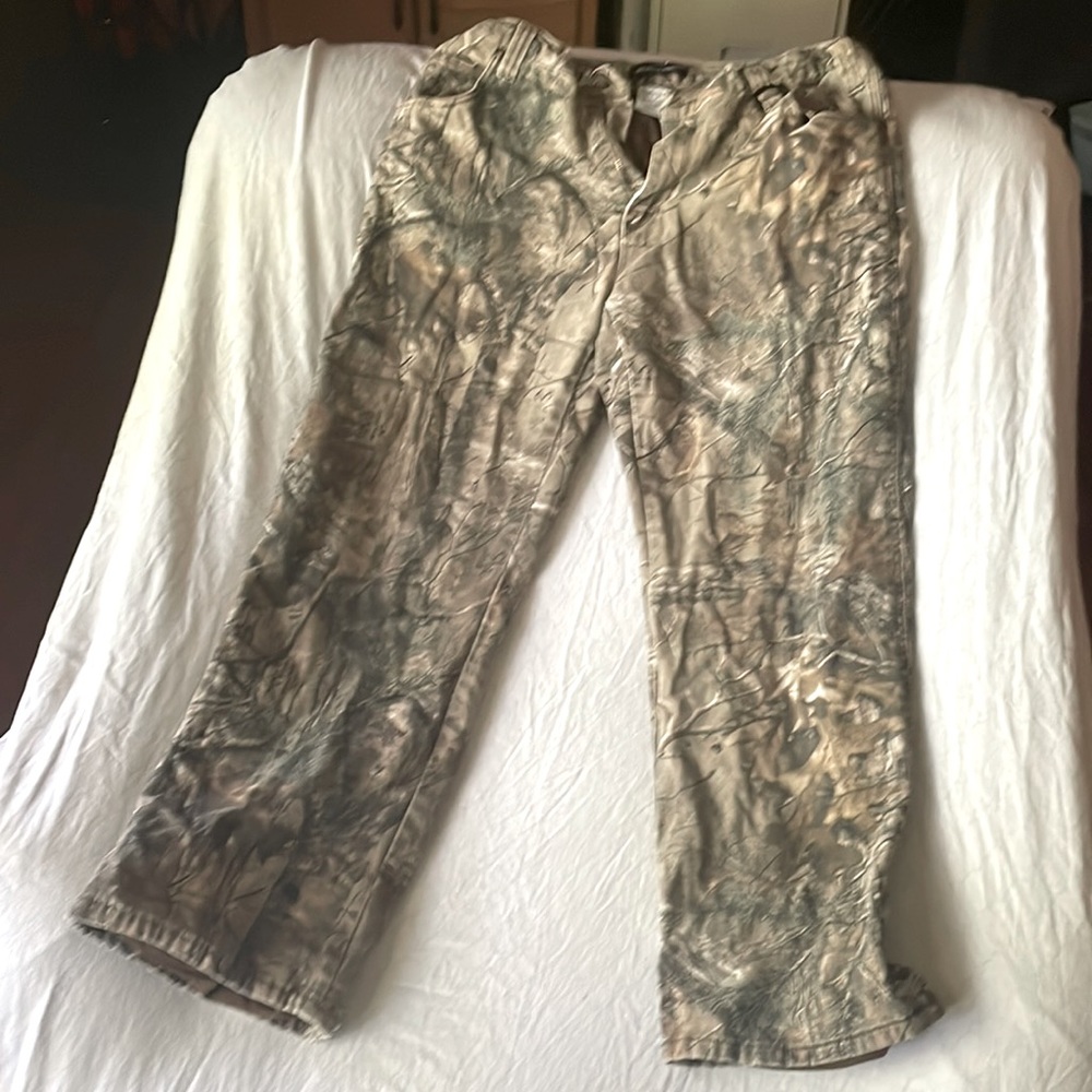 Realtree camo fleece lined size Large pants. Elastic waste as well.